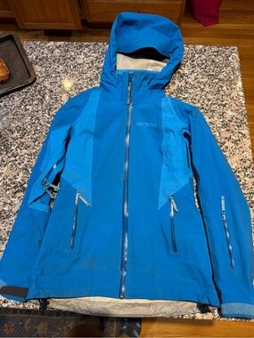 Arc'teryx Women's Bright Blue Hooded Ski Jacket